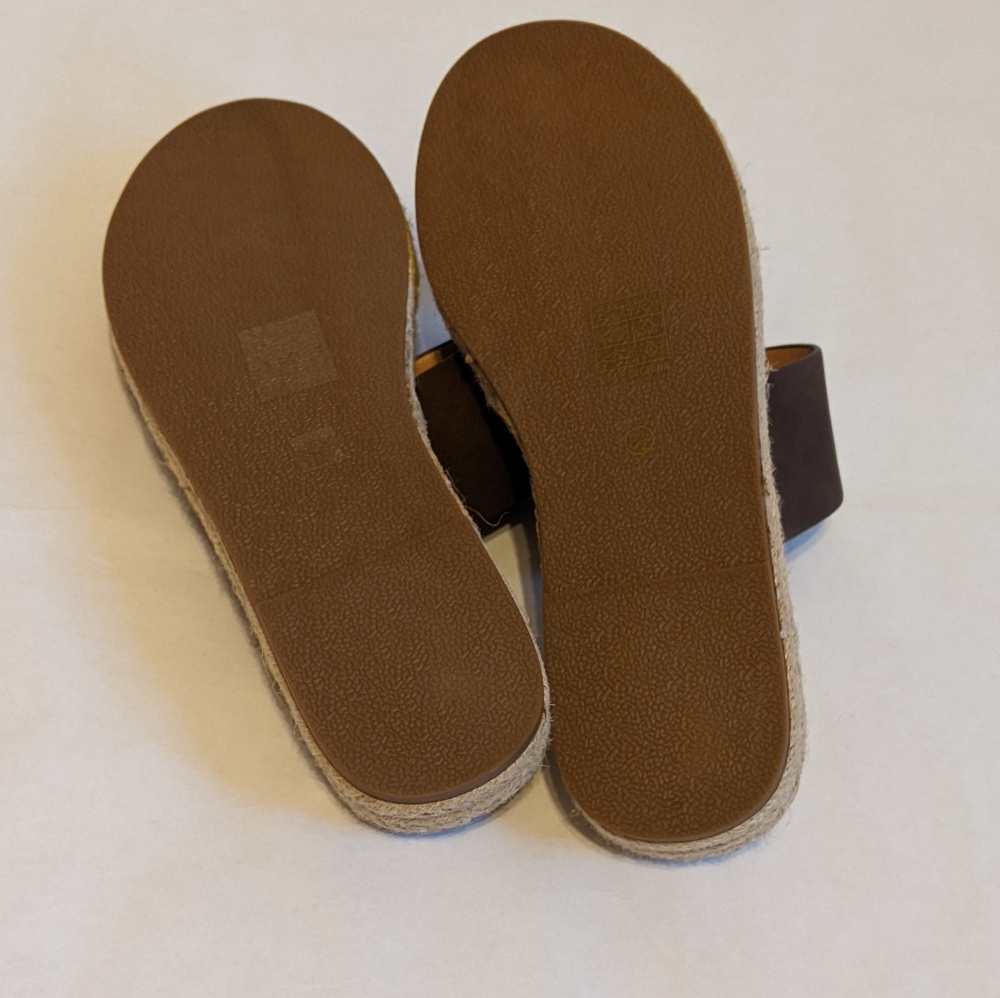 Journee espadrille sandals brand new in box - Picture 4 of 4